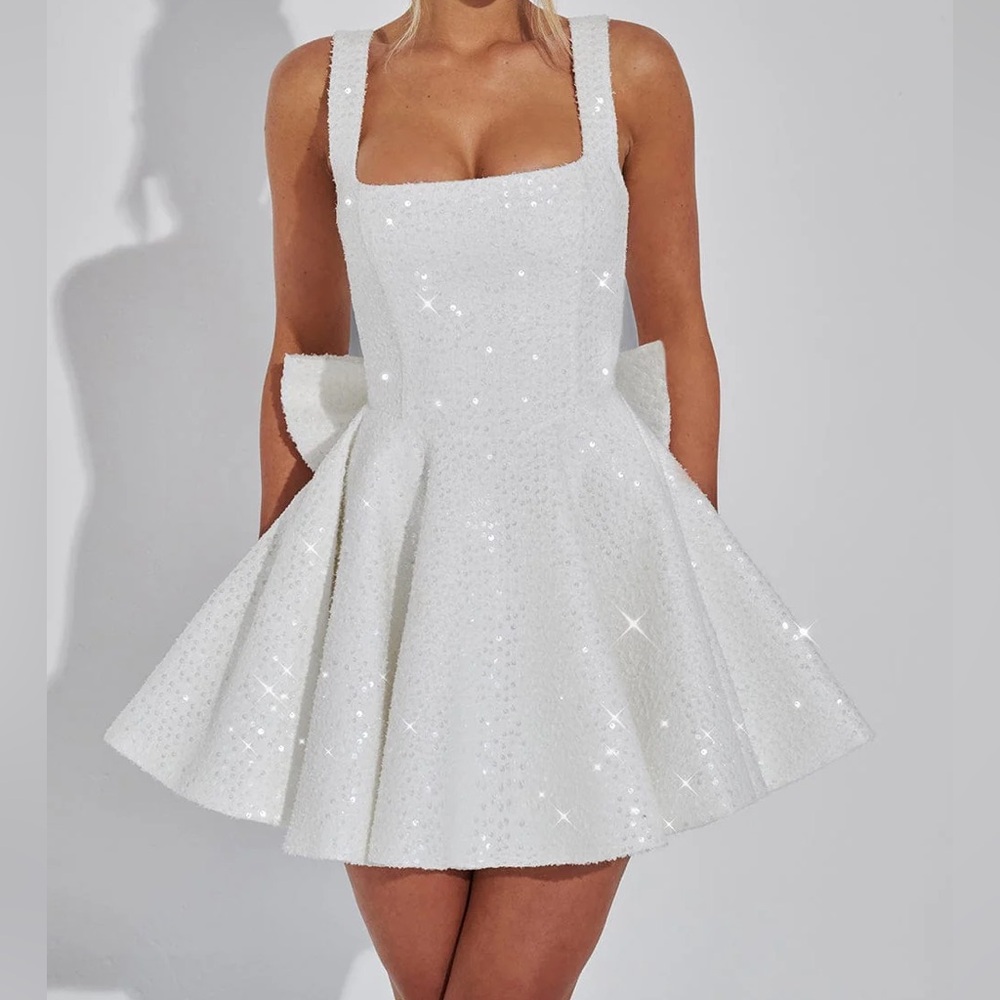 Elegant White Sleeveless Dress